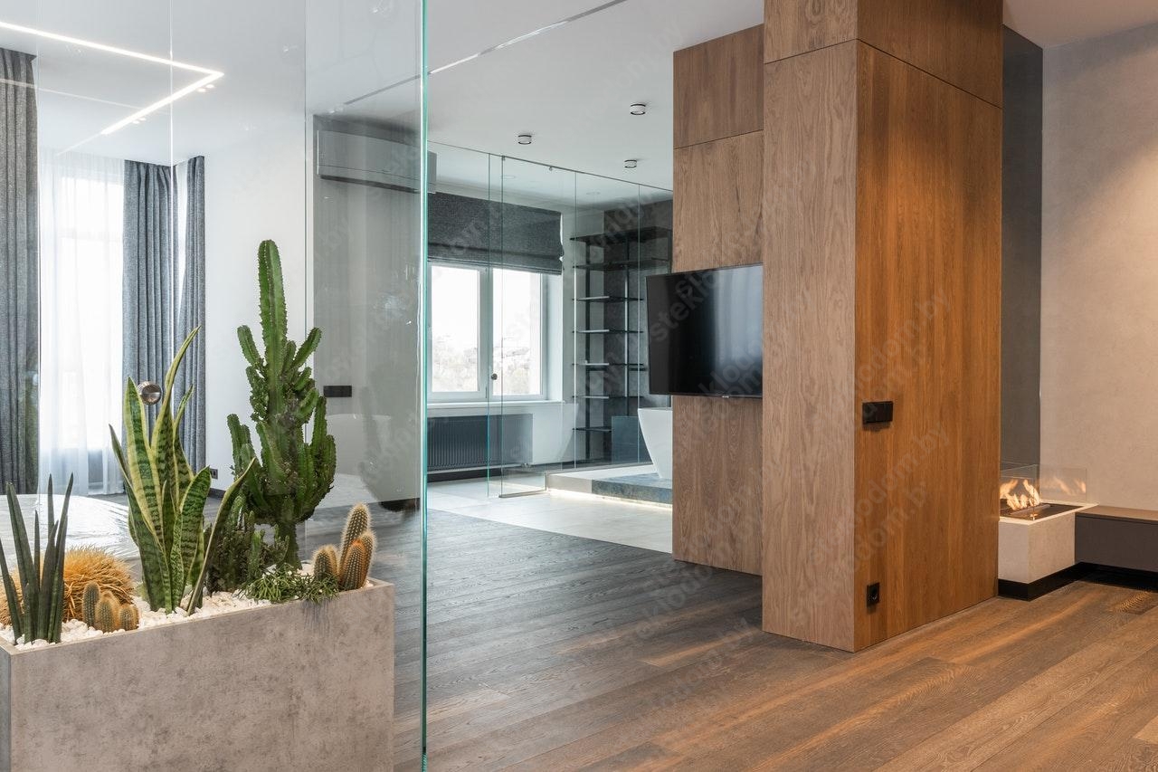 Использование стеклянных перегородок в зонировании студии фото